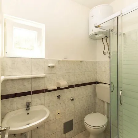 Vakantiehuis Eight-bedroom Holiday In Zadar