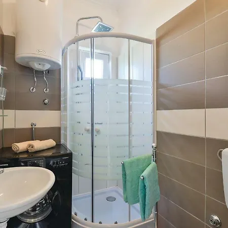 Eight-bedroom Holiday In